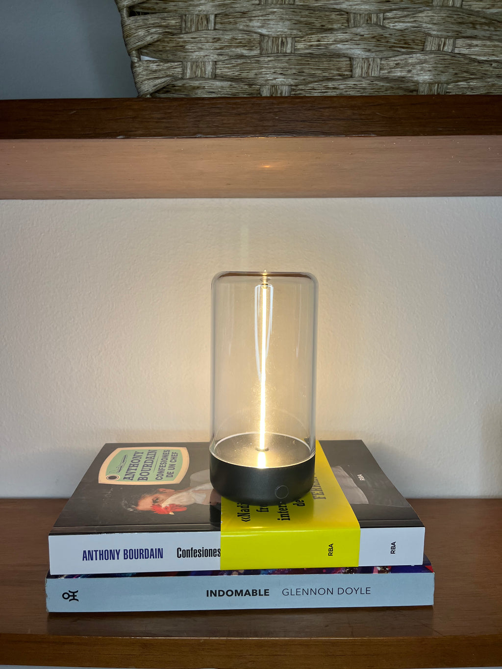 Lámpara LED Magnética – Recargable y Portátil